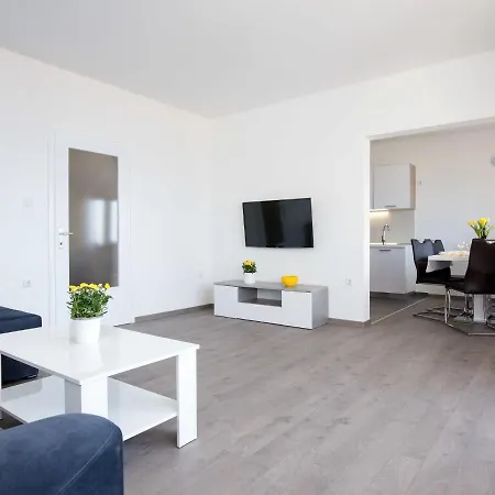 Apartment Luka - Nov106 By Interhome *